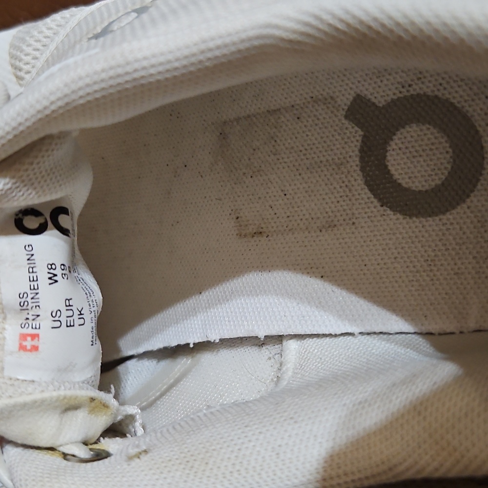 On Running Cloud 5 Swiss Engineering Sneakers Run… - image 5